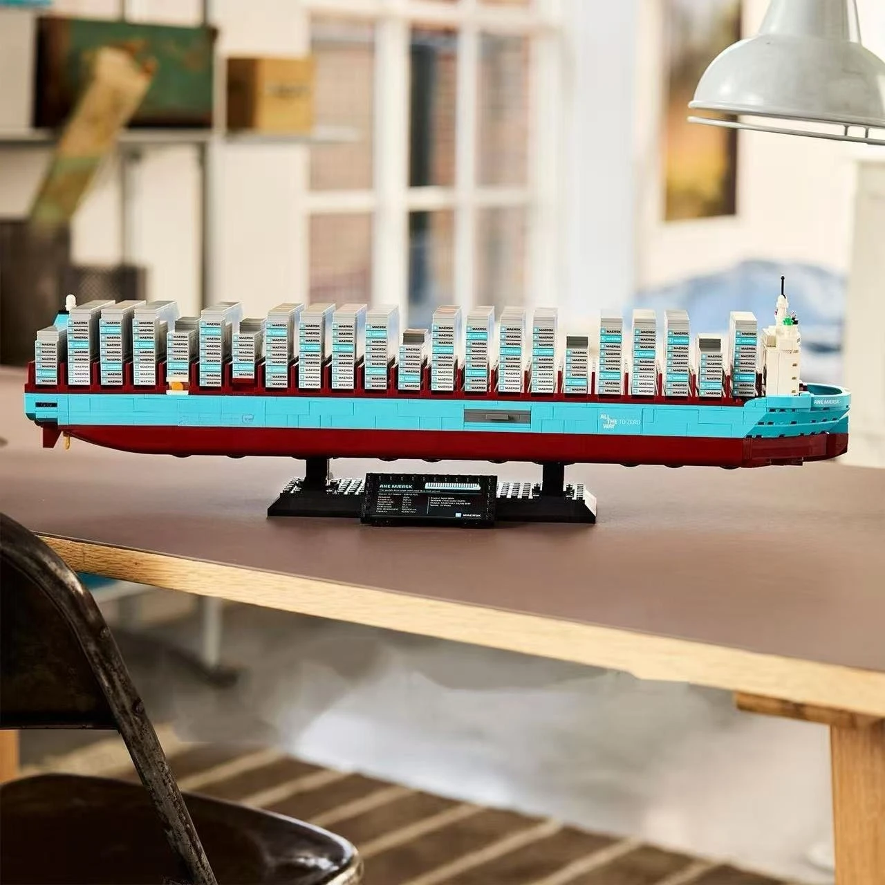 Model Kit Lucario - 2026 New 40955 Dual-Fuel Container Vessel