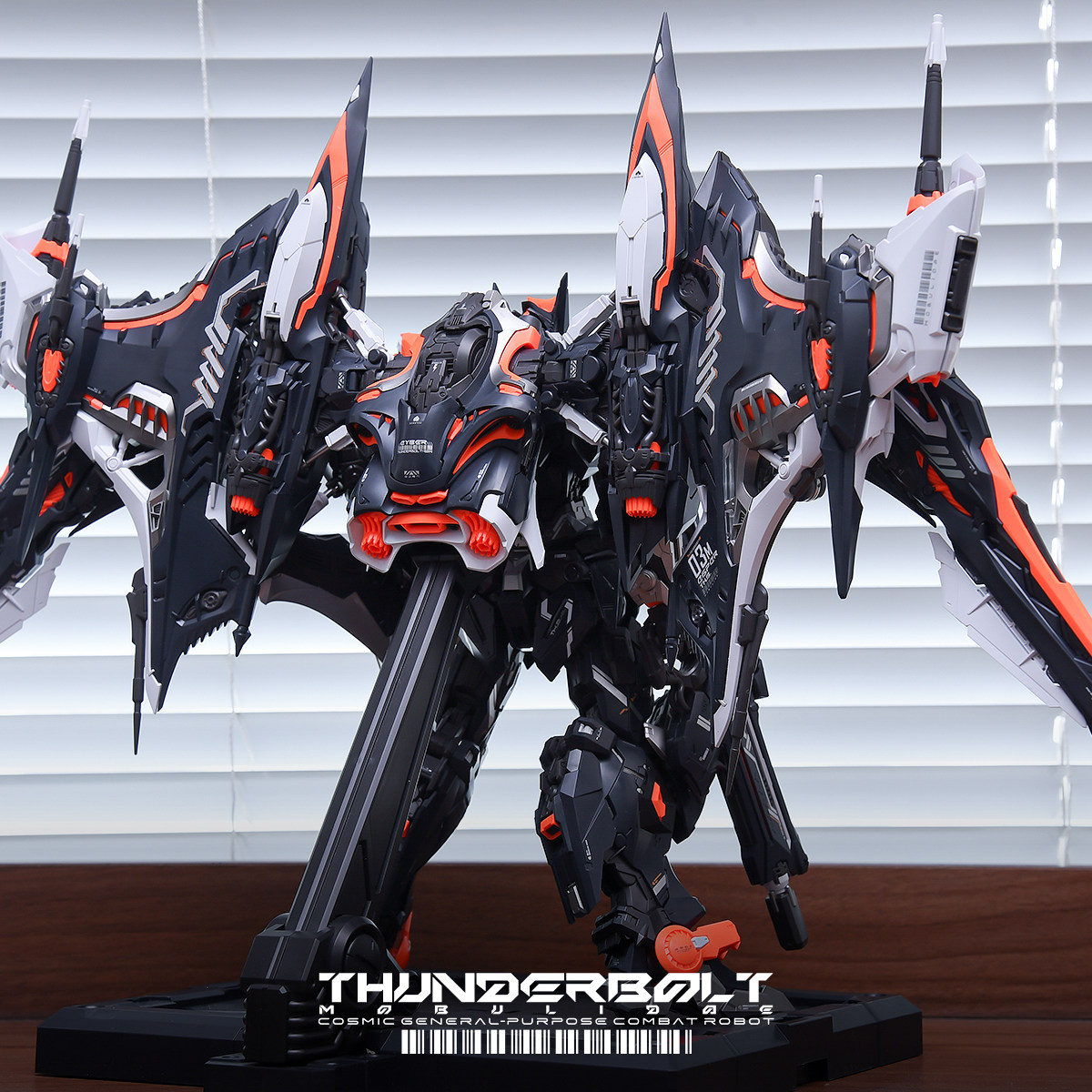 THUNDERBOLT MOBULIDAE 1/100 To - Model Kit Infinite Dimension reseña y precio